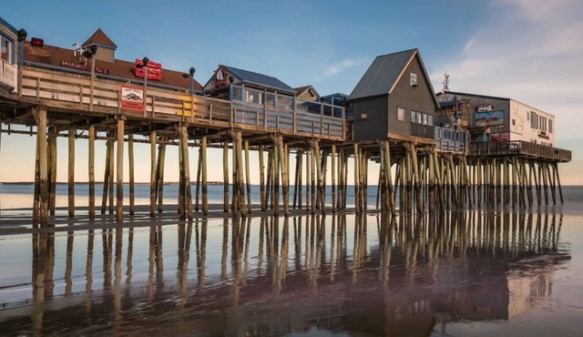 ON THE BEACH CONDO | SLEEPS 4 | STUDIO | PARKING