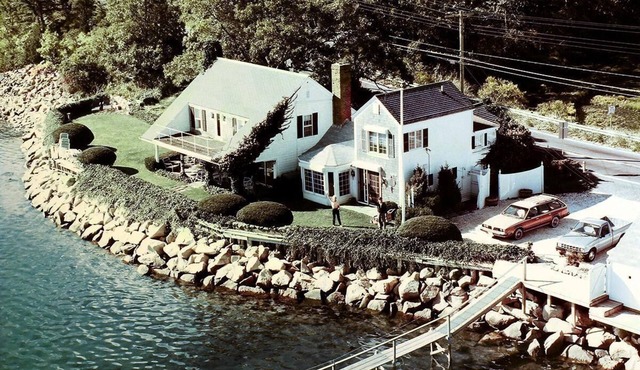 ON THE WATER Topside Main House on Pleasant Bay. Sleeps 8, 3.5 baths.