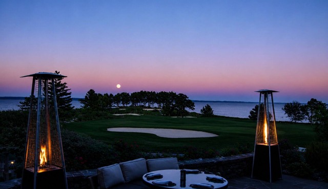 One bedroom ocean front condo with golf course view! Unit 817.