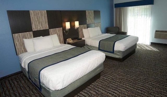 One Room Suite With 2 Queen Beds at Sandwich Lodge & Resort