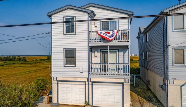 Only a Select Few have these panoramic views of the wetlands!