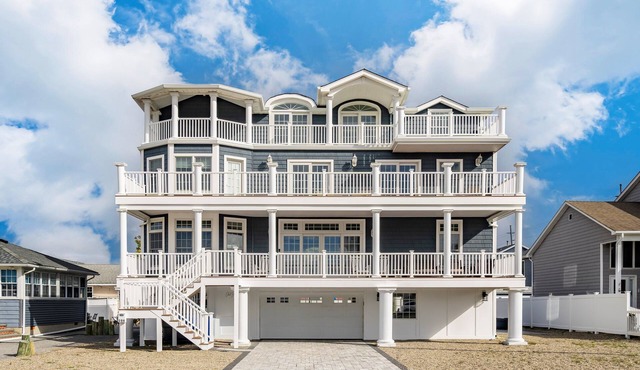 ORT206 | Entertainers DREAM in Ortley Beach! Splash pool, bar & more! Sleeps 14!