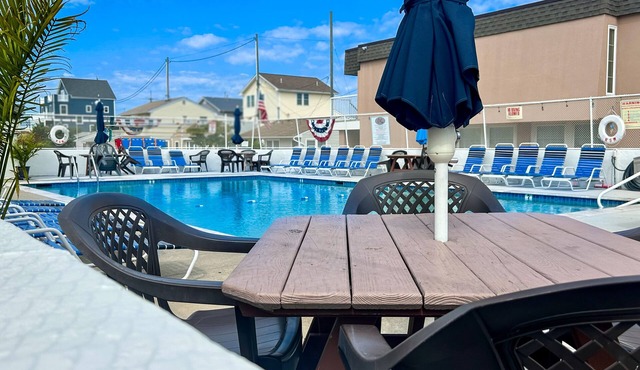 Ortley - Heated Pool! Steps to Private Beach, Parking - Bungalow 16 ☀️