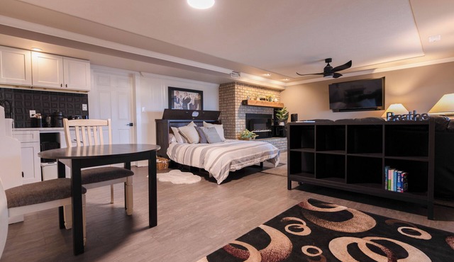 Our Studio offers cozy, spacious, accommodation in a superb location. in Campbell River