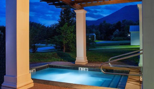 Oversized Retreat | King Suite + Pool & Spa Access