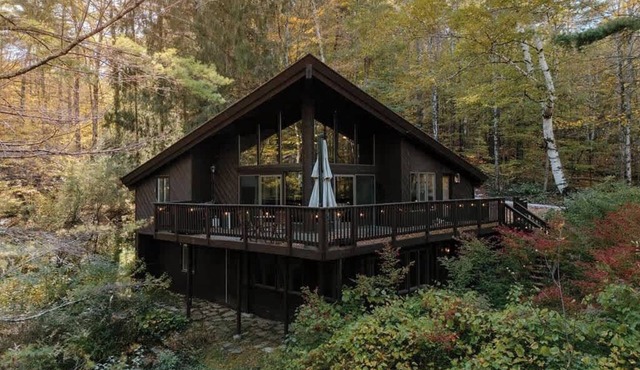 Owl Brook House: midcentury escape near Manchester