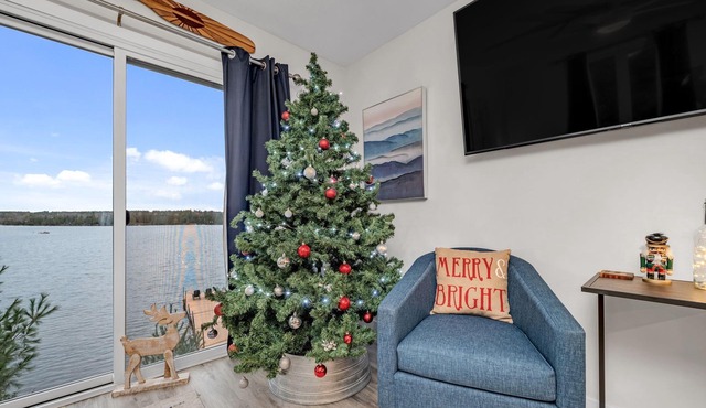 Pôr do Sol Lake House Modern Waterfront Cottage Hot Tub Pet friendly