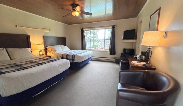 Paddler's Rest Lakeside Cabins and Hotel