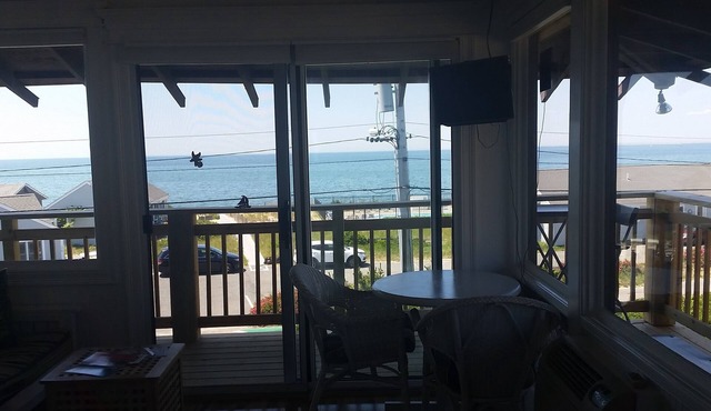 PANORAMIC VIEWS! Front Studio Unit Beach Across Street.