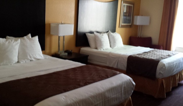 Paradise Inn & Suites