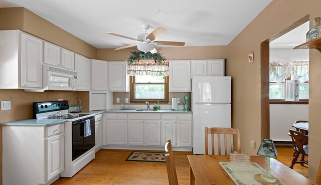 Paradise Shores Beach Cottage | Cottage in Southold near private beach