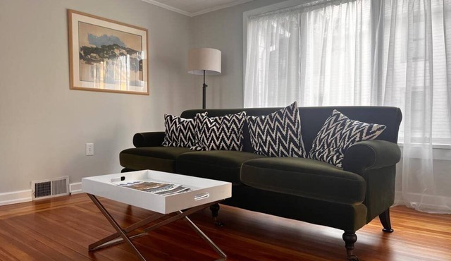 Paul's Cottage, A Charming Retreat in Saratoga Springs.