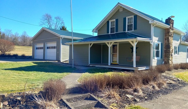 Peaceful 2 Acre Farmhouse : Family Friendly