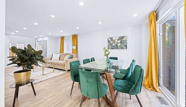Peaceful - 4 bdrm home with fast WIFI free parking