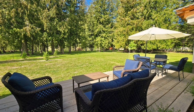 Peaceful Cedar Forest Guesthouse On Historic Farm in Creston