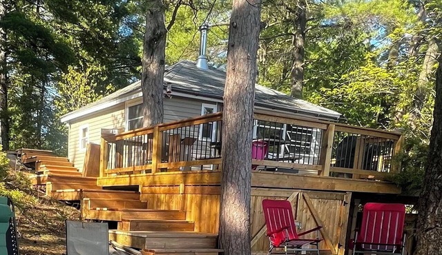 Peaceful Lakefront Cottage - Large Deck, Dock & Rustic Outdoor Charm
