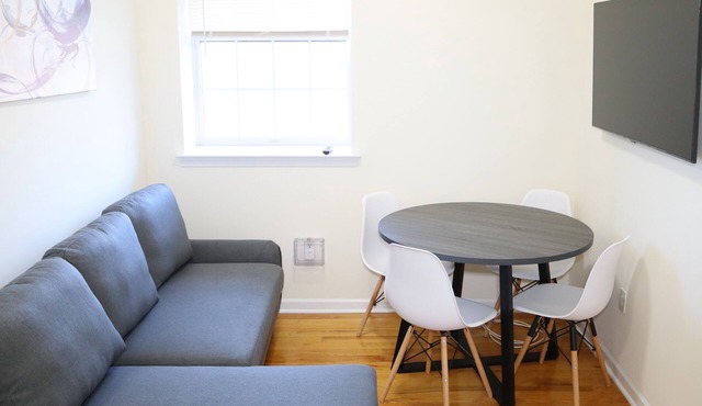 Peaceful Retreat Near Transit w/Parking – Easy Commute & Exploration