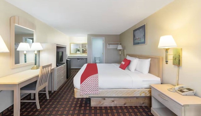 Peaceful Room at the Heart of Seneca Falls near Parks | Free Parking
