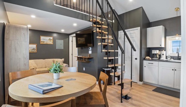 Pelican Cliff Cottage - Tiny Home at Hampton Beach