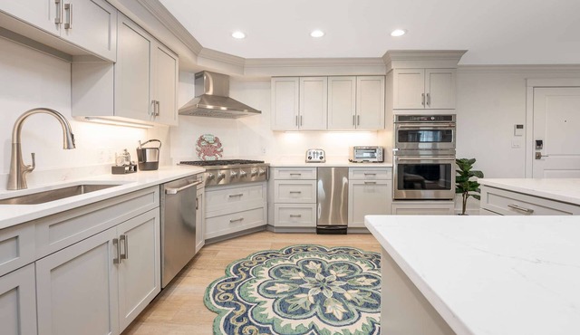 Penthouse with Private Roofdeck on Plymouth Harbor