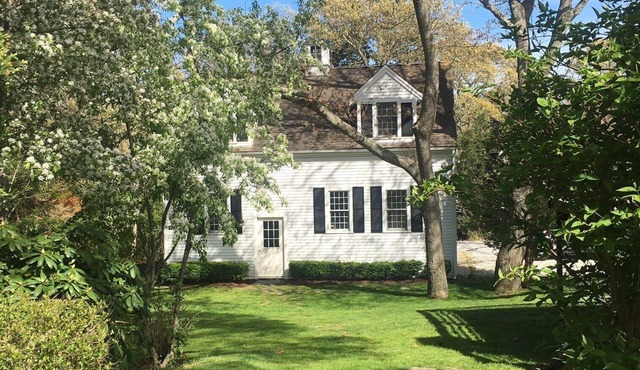Perfect couples escape. Close to beaches, great biking & walking & pet friendly.