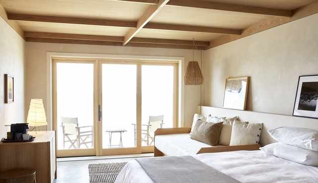 Perfect For A Weekend Getaway! Free Breakfast, Outdoor Pool, Beachfront!