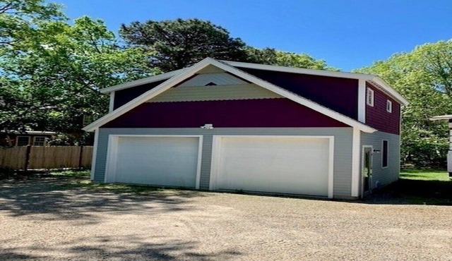 Perfect One Bedroom Garage Apartment w/AC