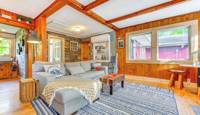 Pet-Friendly Wilmington Retreat w/Hot Tub!