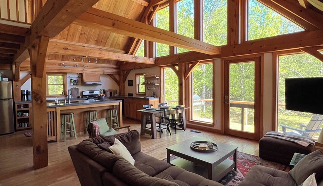 Pine Knoll Cabin - Private Wooded 5 Acre Lot, Dog Friendly