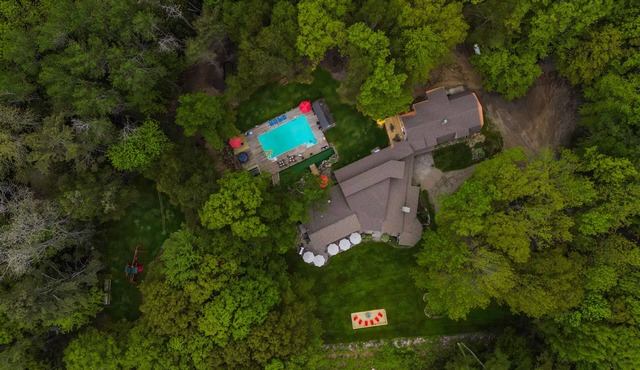 Pine Lodge 11BR: Sleeps 34 - Group Getaway & Events