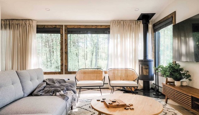 Pinewood Lodge - Luxury Cabin, Kid-Friendly