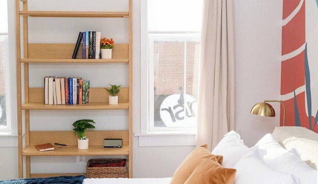 Pint-Sized on Poplar - Contemporary Cambridge Apartment Across from RAR Brewing