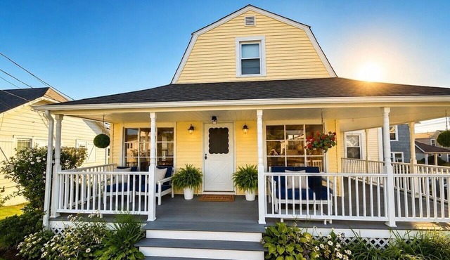 Pleasure Beach: Salty Breeze Cottage – Ocean Views with Wrap-Around Porch