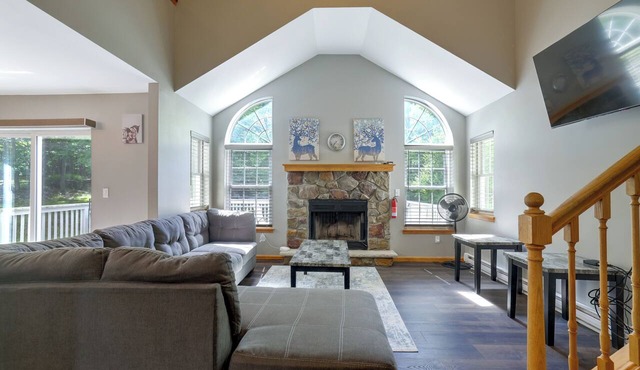 Poconos Getaway w/Private Ski Slope & Pool Access in Bushkill