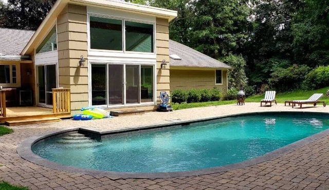 Pool & beach vacation in Westport, Connecticut