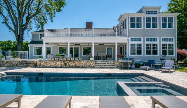 Pool, Hot Tub, Water Views and more!