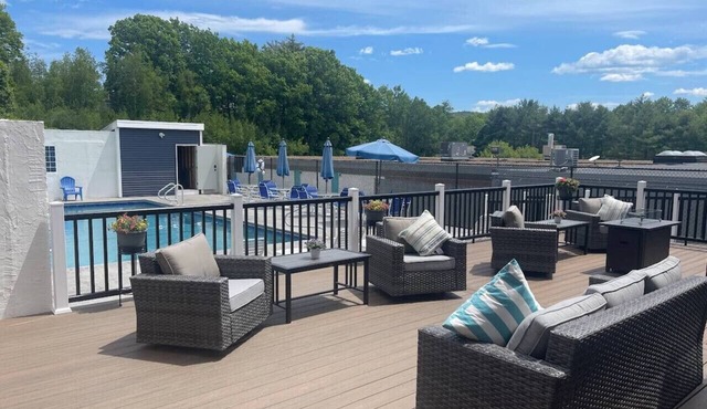 Pool, Restaurants, Concerts, Close to Everything!