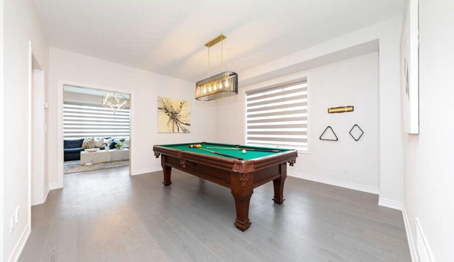 PoolTable 8MinsToLake PingPong Foosball King Beds