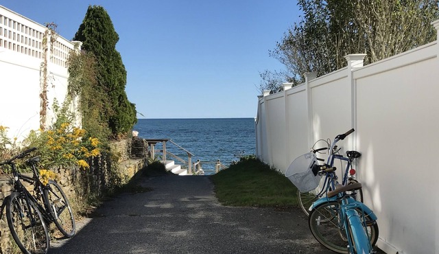 Poppy Cottage w central air, sleeps 8, only 0.3 to private beach!