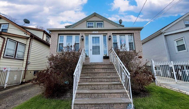 Premium Private Home w/Parking, Yard, Pets OK Near FIFA, NYC & Newark Airport