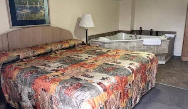 Premium Room w/Jetted Tub | Near Miles to Women's Rights Historical Park