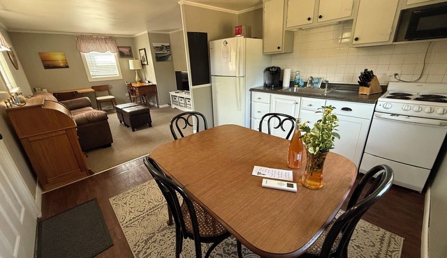 Private 1 bedroom, 2nd floor unit: deck, fire pit, space for boat & trailer