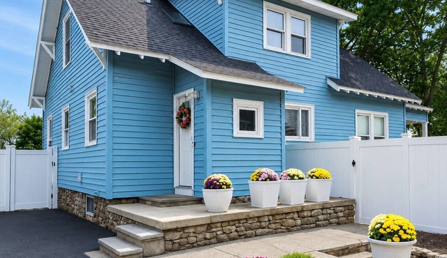 Private 2BR Retreat AC, Parking & Family-Friendly Yard
