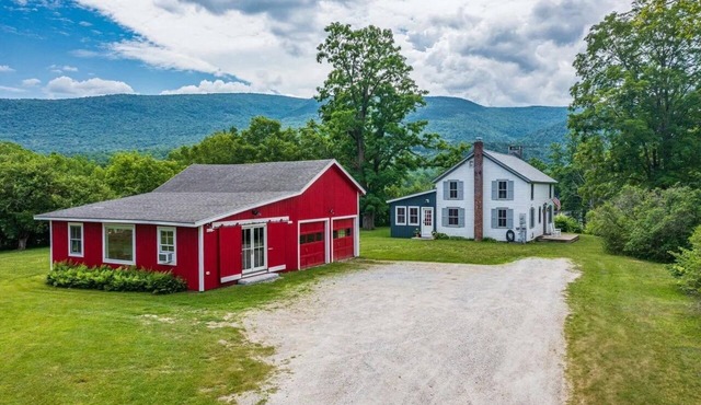 Private 3-Acre Renovated Farmhouse Retreat