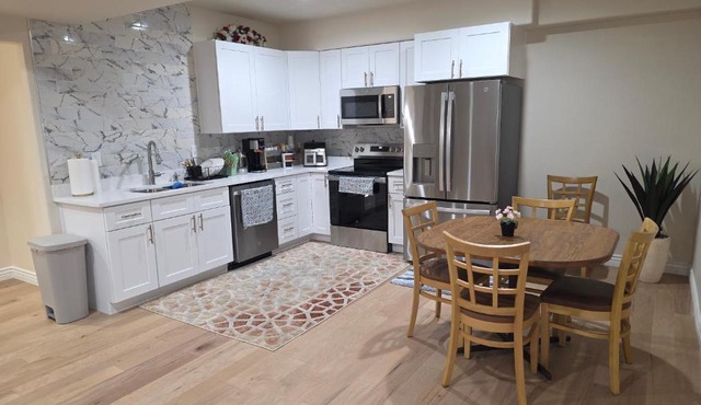 Private Basement 1mi UVU 3 Parking in Orem