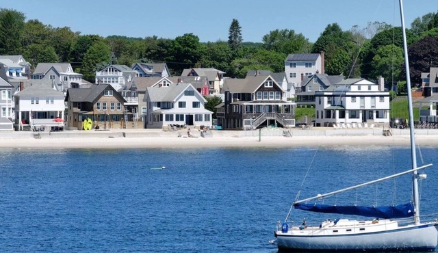 PRIVATE BEACH: A SLICE OF HEAVEN @ NIANTIC W/6 QUEENS 1 FULL BED