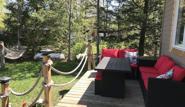Private Beach Front Cottage in Otter Lake