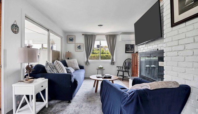 Private Beach -Single-Level Cottage | Sleeps 6