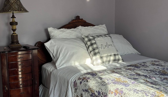 Private Bedroom in a House near train and Buses in a safe neighborhood in Boston