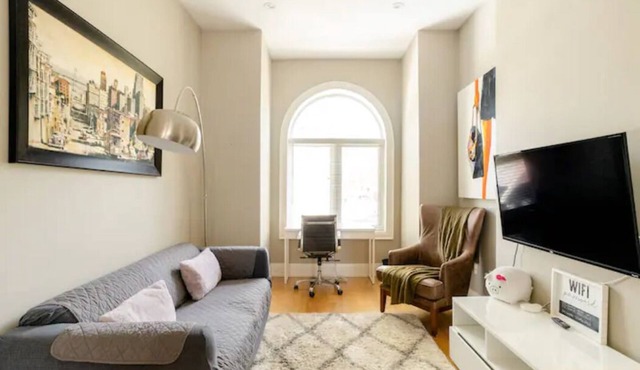 Private: Bright & Cozy w Patio and 12ft Ceilings